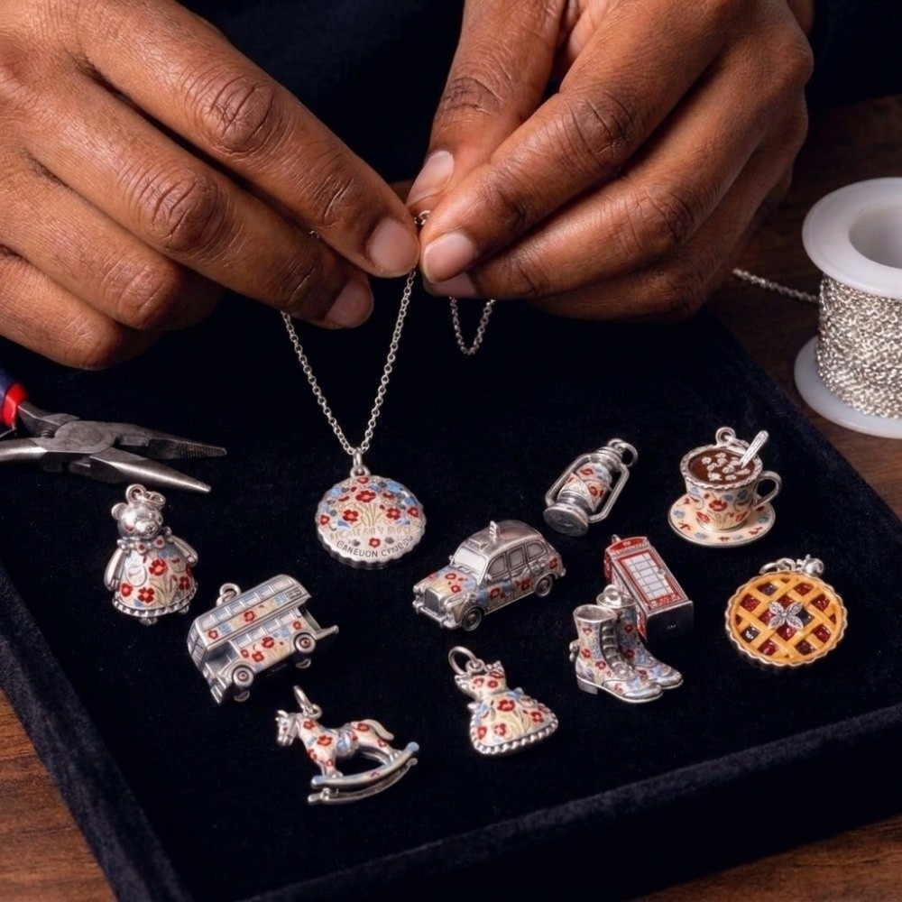 かわいいステンレス製の漫画風ペンダント。ミニチュアの英国をテ - Jewelry Making London のレビューと価格